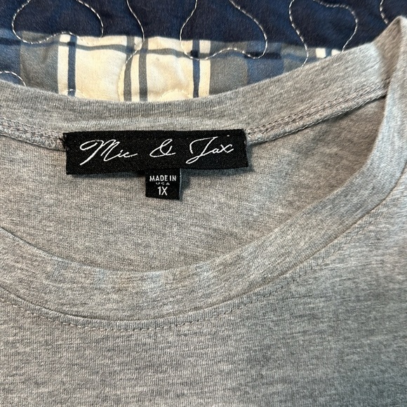 Cute tee! - Picture 2 of 2